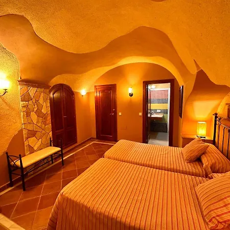 Cuevas La Granja Benalua de Guadix